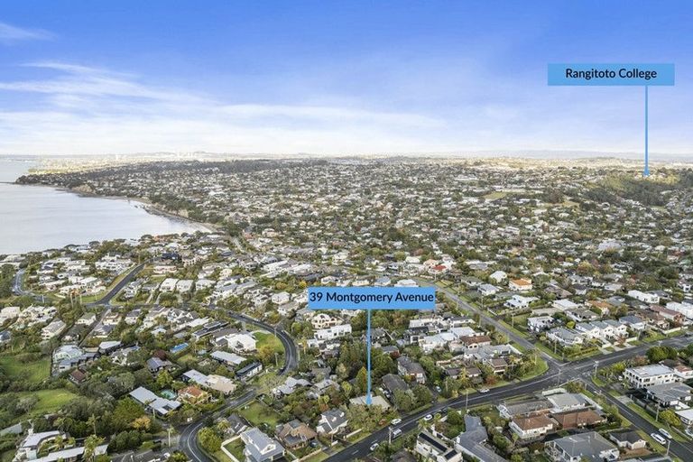 Photo of property in 39 Montgomery Avenue, Rothesay Bay, Auckland, 0630