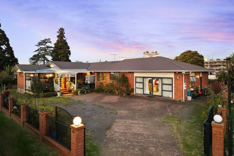 Photo of property in 80 Rosella Road, Mangere East, Auckland, 2024