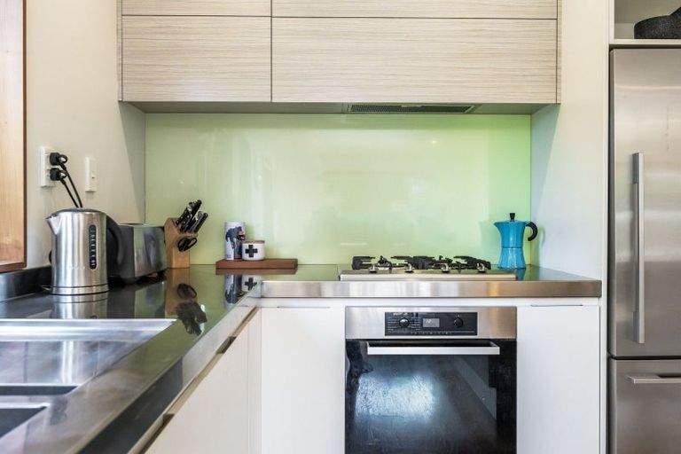 Photo of property in 5b Kawau Road, Greenlane, Auckland, 1061