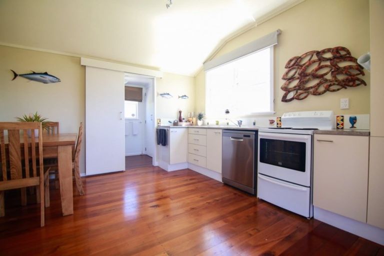 Photo of property in 5 Te Awe Awe Grove, Himatangi Beach, Foxton, 4891