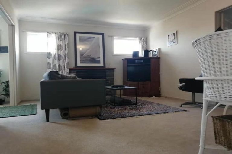 Photo of property in 1/31 Becroft Drive, Forrest Hill, Auckland, 0620