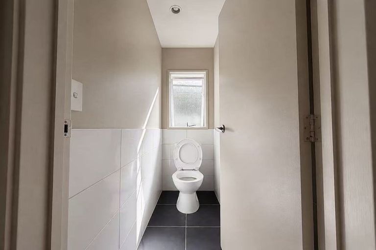 Photo of property in 13a King Richard Place, Browns Bay, Auckland, 0630