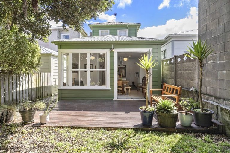 Photo of property in 100 Constable Street, Newtown, Wellington, 6021