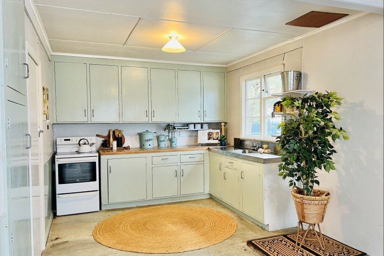 Photo of property in 17 Thyra Street, Dannevirke, 4930