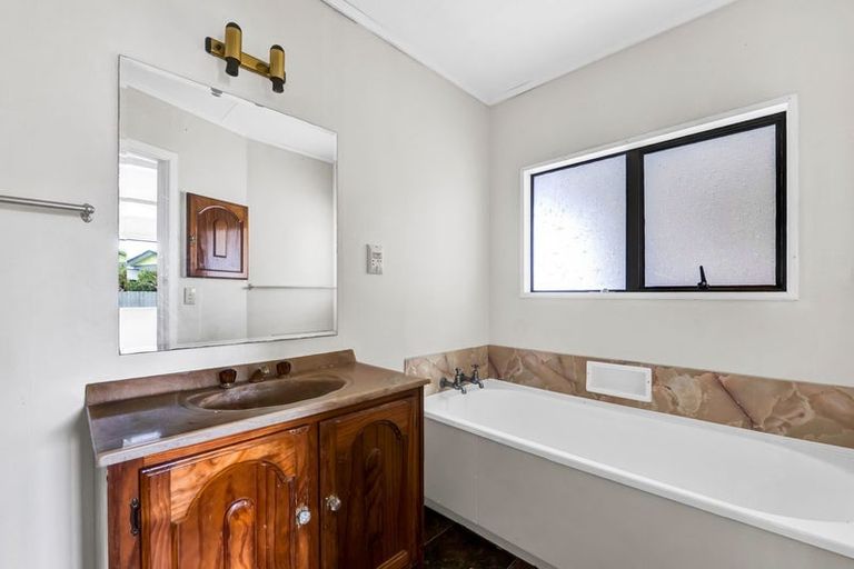 Photo of property in 117 Weraroa Road, Waverley, 4510