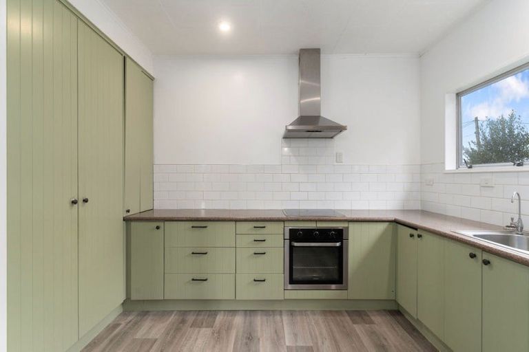 Photo of property in 42 Wyndham Street, Carterton, 5713