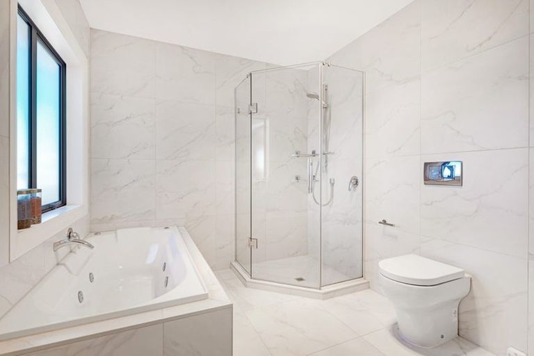 Photo of property in 33 Te Oneroa Way, Long Bay, Auckland, 0630