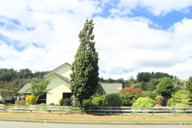 Photo of property in 17 Emerald Hill Drive, Birchville, Upper Hutt, 5018