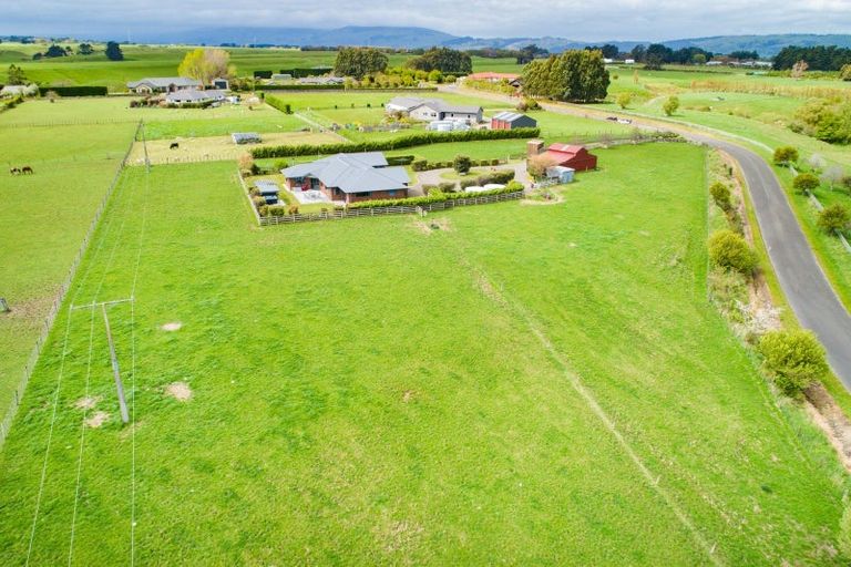 Photo of property in 31 Briarwood Road, Kelvin Grove, Palmerston North, 4470