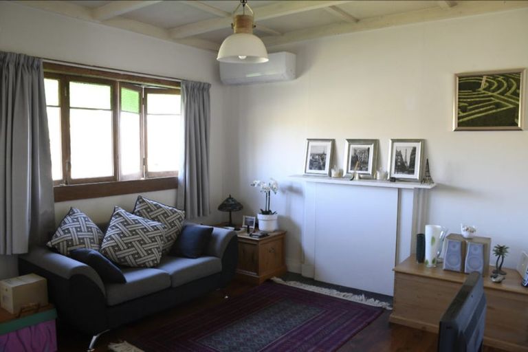 Photo of property in 16b Sulphur Beach Road, Northcote Point, Auckland, 0627