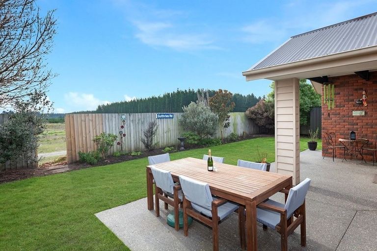 Photo of property in 43 Ruahine Place, Parklands, Christchurch, 8083