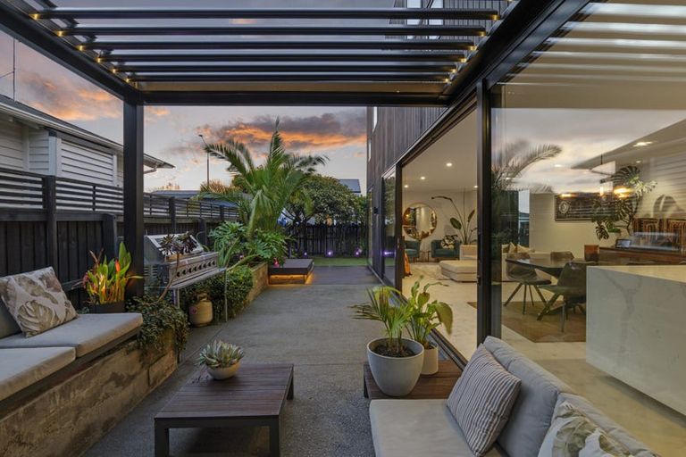 Photo of property in 12 Edgeware Road, St Albans, Christchurch, 8014