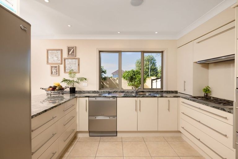 Photo of property in 19 Edgecumbe Road, Tauranga, 3110