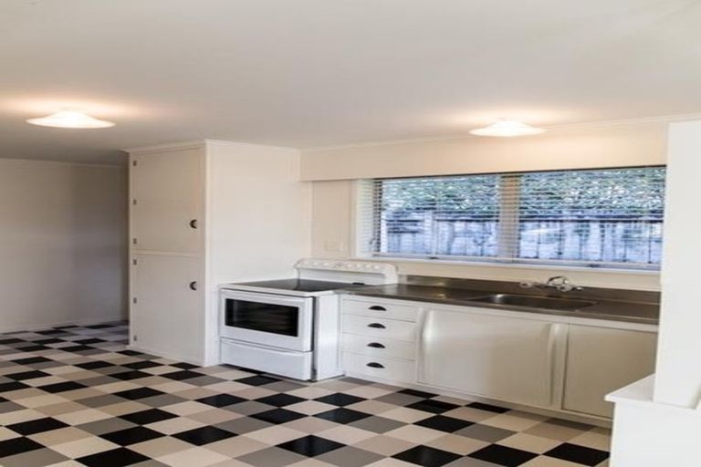 Photo of property in 1/11 Moa Road, Point Chevalier, Auckland, 1022