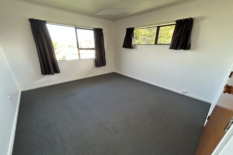 Photo of property in 1/2 Hueglow Rise, West Harbour, Auckland, 0618