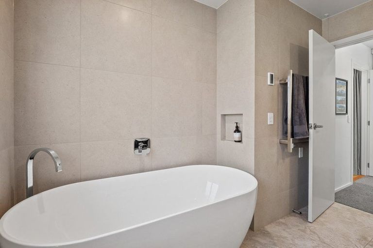 Photo of property in 17 Howden Drive, Jacks Point, 9371