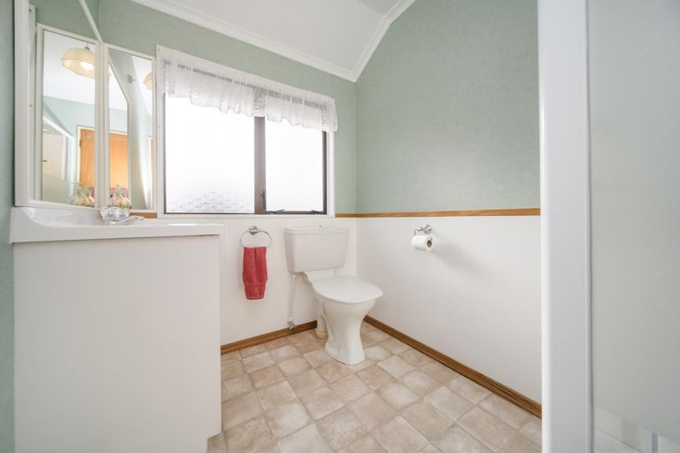 Photo of property in 73 Wood Street, Takaro, Palmerston North, 4410