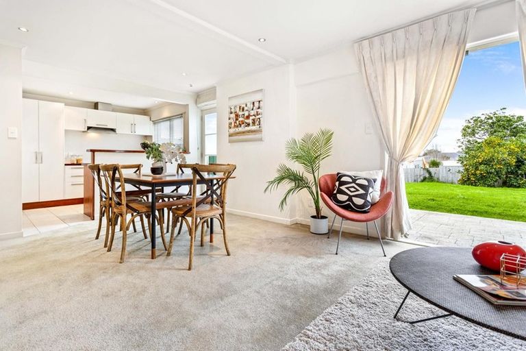 Photo of property in 11 Jenelin Road, Glendene, Auckland, 0602