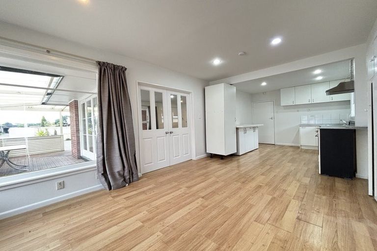 Photo of property in 207 Memorial Avenue, Burnside, Christchurch, 8053