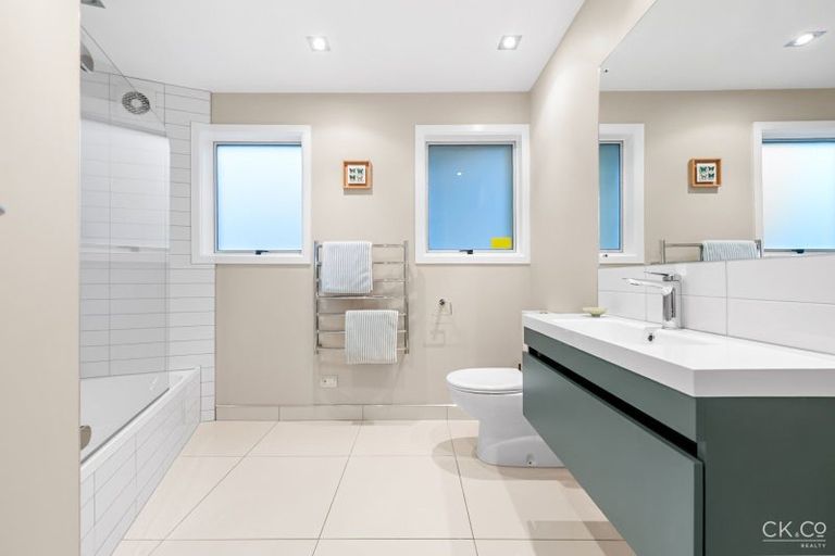 Photo of property in 212 Whites Line East, Waiwhetu, Lower Hutt, 5010