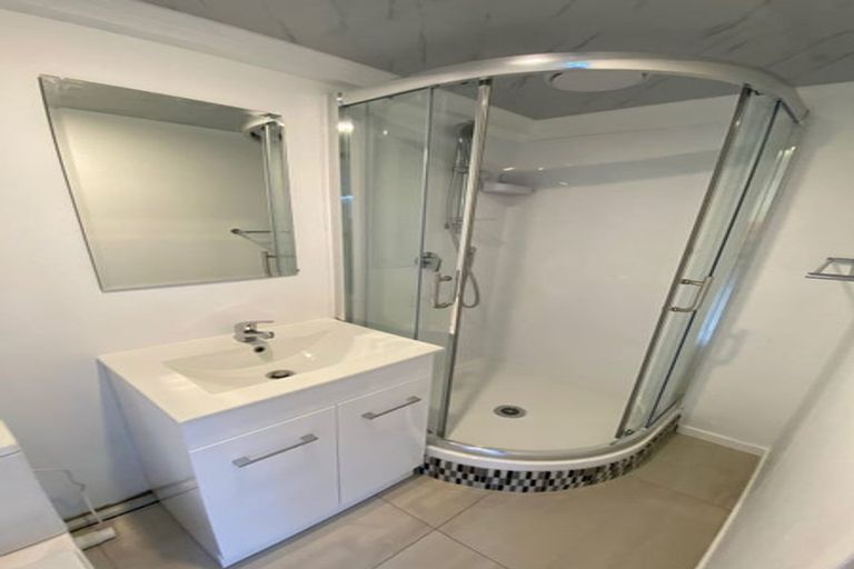 Photo of property in 58 Gladstone Road, Northcote, Auckland, 0627