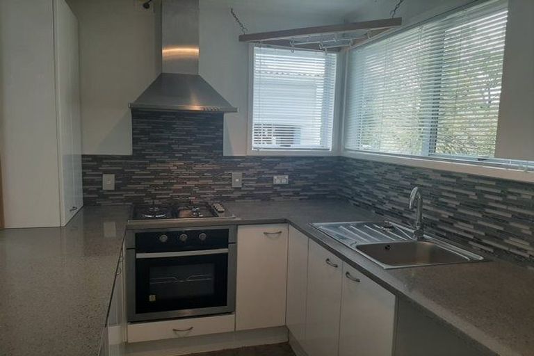 Photo of property in 19 Stallard Place, Glen Eden, Auckland, 0602