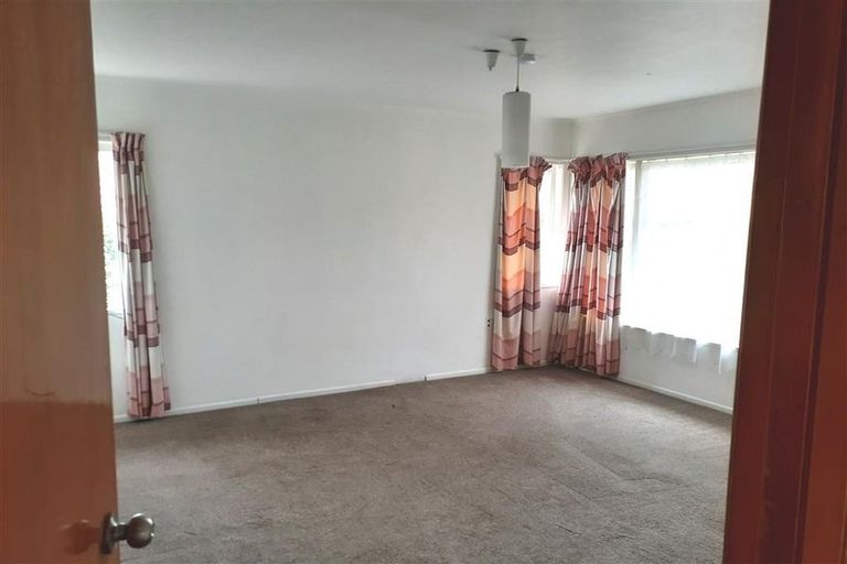 Photo of property in 57 Wilsher Crescent, Henderson, Auckland, 0612