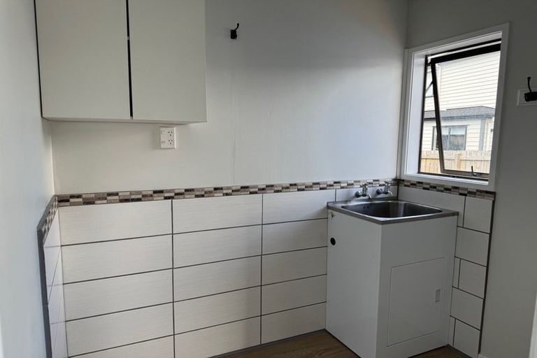 Photo of property in 3 Fiesta Drive, Half Moon Bay, Auckland, 2012