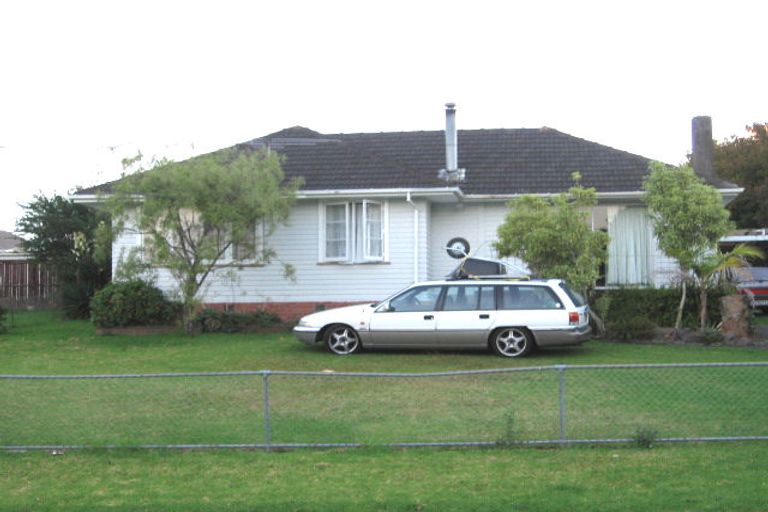 Photo of property in 15 Ayrton Street, Te Atatu South, Auckland, 0610