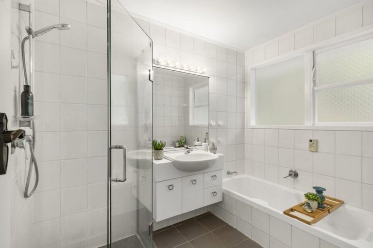 Photo of property in 71 Churton Drive, Churton Park, Wellington, 6037