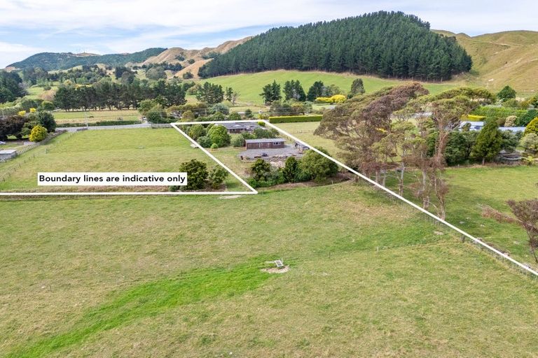 Photo of property in 185 Waitohu Valley Road, Otaki, 5583