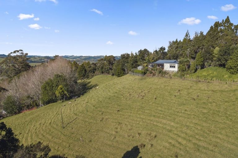 Photo of property in 82 Pinchgut Road, Kaukapakapa, 0873