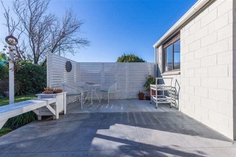 Photo of property in 4 Watkins Drive, Rangiora, 7400