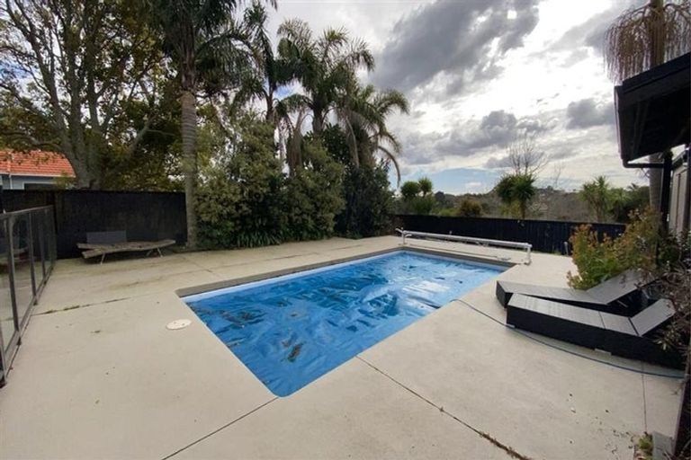 Photo of property in 66 Tauhinu Road, Greenhithe, Auckland, 0632