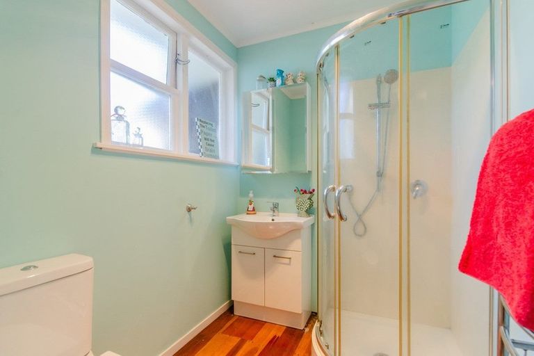 Photo of property in 9 Titoki Avenue, Mangere Bridge, Auckland, 2022