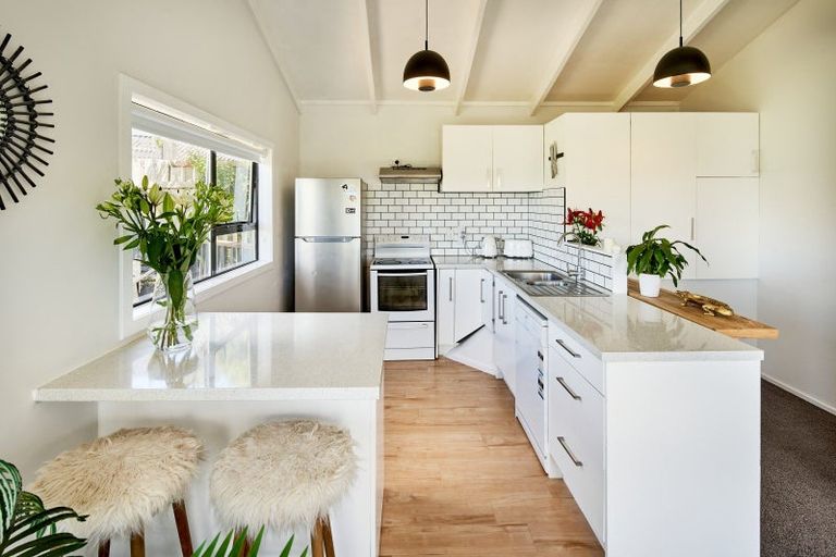 Photo of property in 16b Fernhaven Grove, Newlands, Wellington, 6037