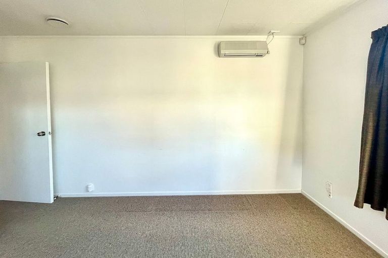 Photo of property in 19 Santiago Crescent, Unsworth Heights, Auckland, 0632
