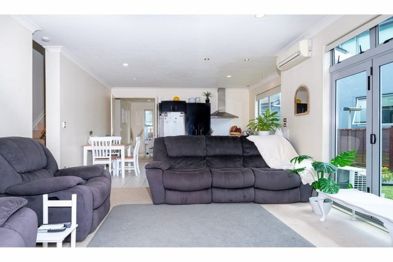 Photo of property in 11l Clearwater Cove, West Harbour, Auckland, 0618