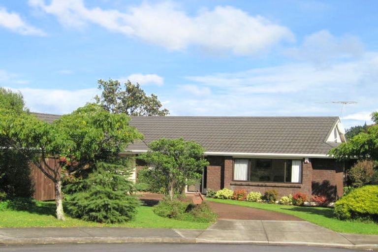 Photo of property in 18 Billabong Place, Botany Downs, Auckland, 2010