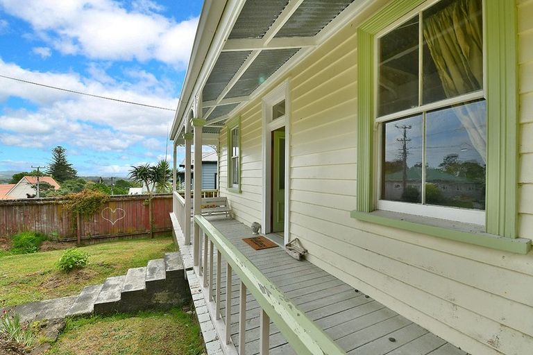 Photo of property in 14 Puriri Street, Helensville, 0800