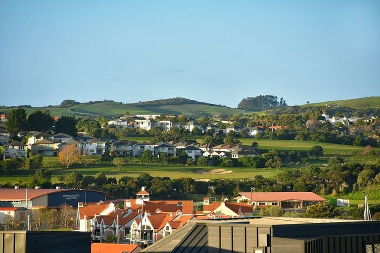 Photo of property in 3 Laguna Place, Matakatia, Whangaparaoa, 0930