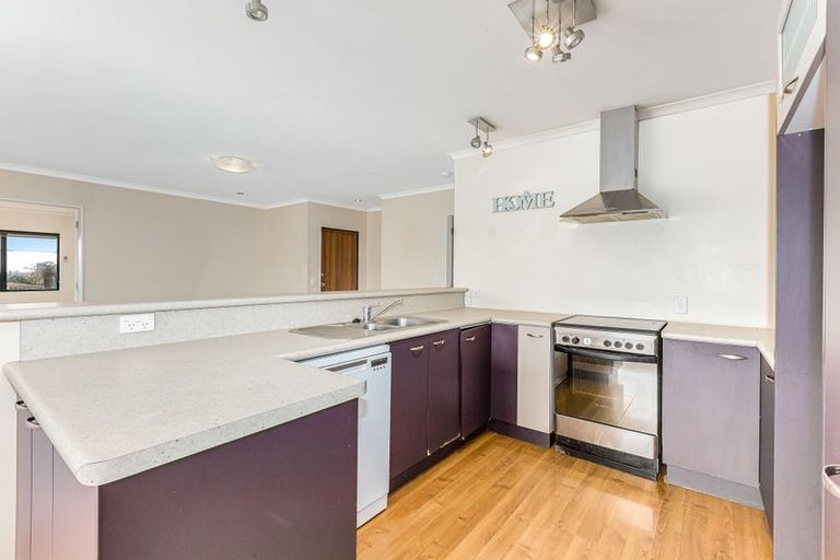 Photo of property in 92 Navigation Drive, Whitby, Porirua, 5024