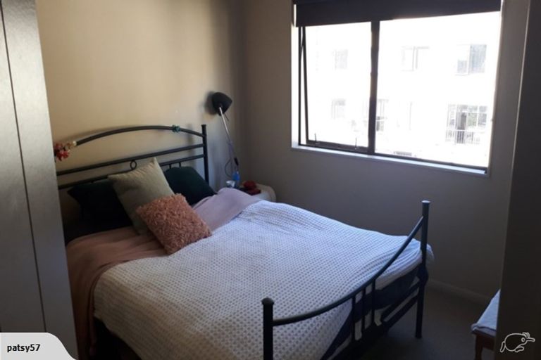 Photo of property in Te Kakariki Apartments, 2/2 Wellington Road, Paekakariki, 5034