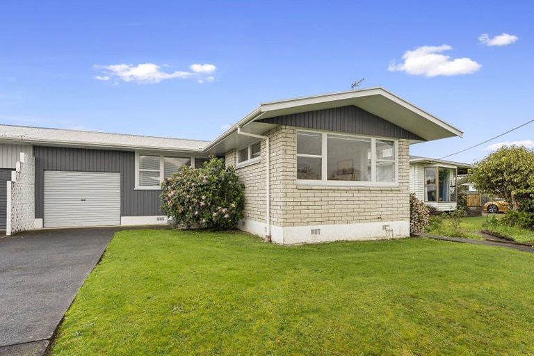 Photo of property in 26 Karaka Crescent, Levin, 5510