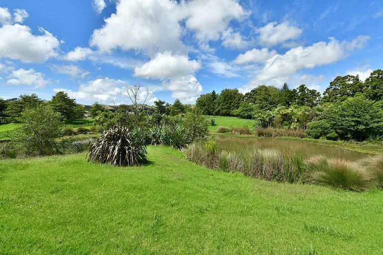 Photo of property in 31 Cabeleigh Drive, Helensville, 0800