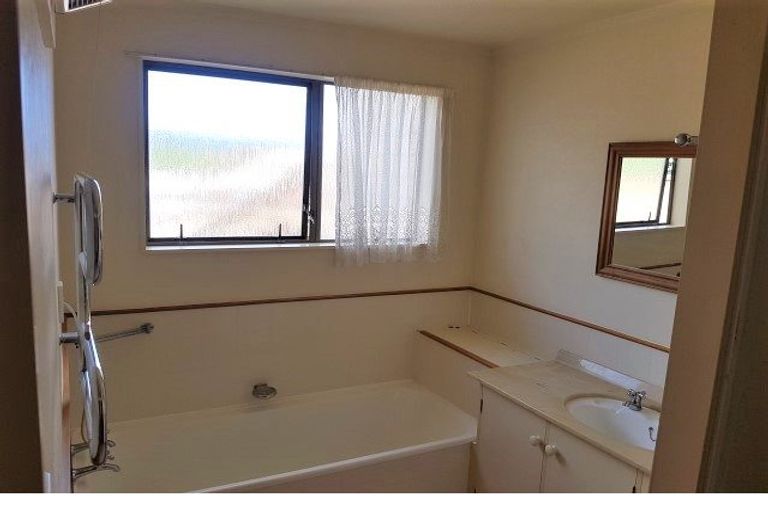 Photo of property in 3 Langwell Place, Papakowhai, Porirua, 5024