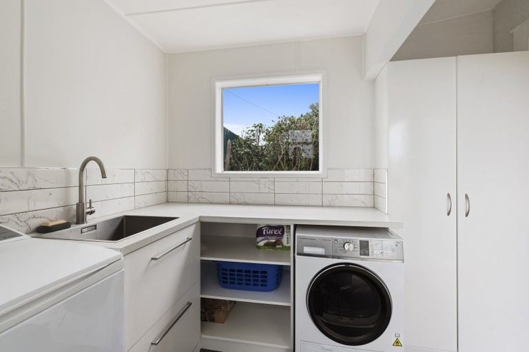 Photo of property in 43 Shortt Street, Foxton Beach, Foxton, 4815