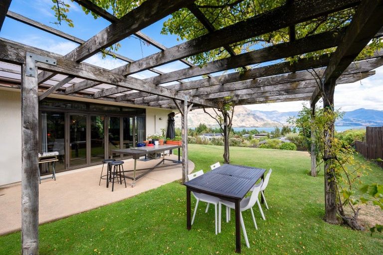 Photo of property in 3 Briar Bank Drive, Wanaka, 9305