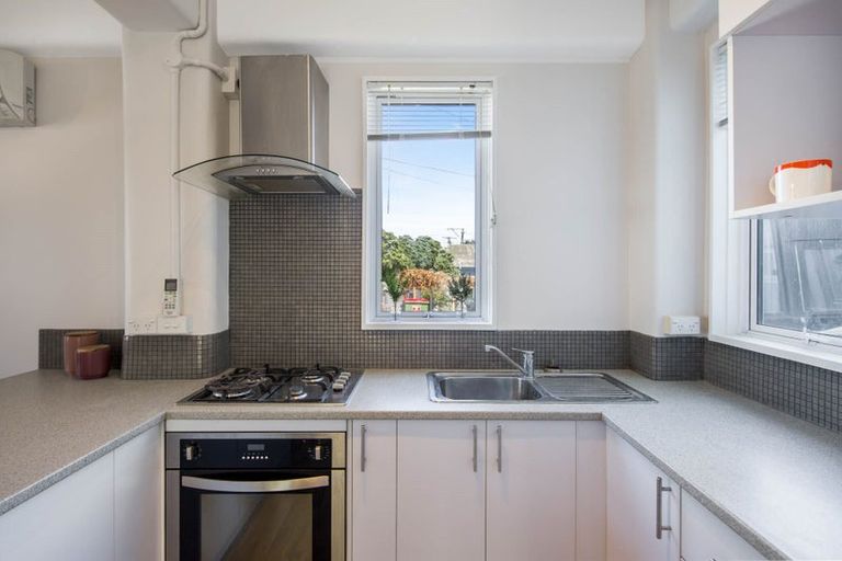 Photo of property in San Antonio Flats, 1/12 Kilbirnie Crescent, Kilbirnie, Wellington, 6022