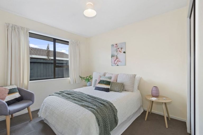 Photo of property in 240 Queenspark Drive, Parklands, Christchurch, 8083